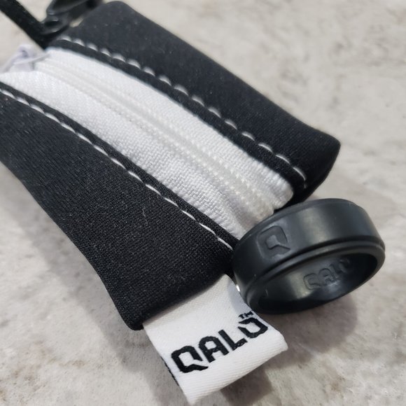 QALO Men's 'Step Edge' Black Silicone Band, Size 10 - Picture 1 of 5